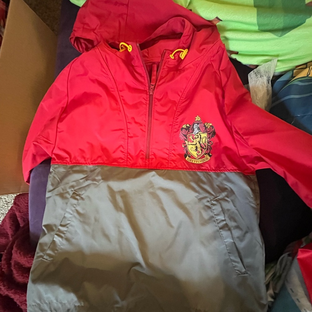 Universal Studios exclusive Harry Potter Gryffindor windbreaker men’s XS